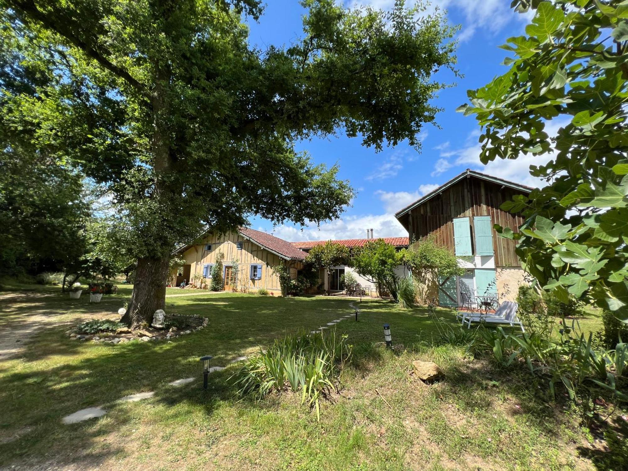 Majellon, Appartement à l‘ouest Sainte-Christie-d'Armagnac Exterior foto